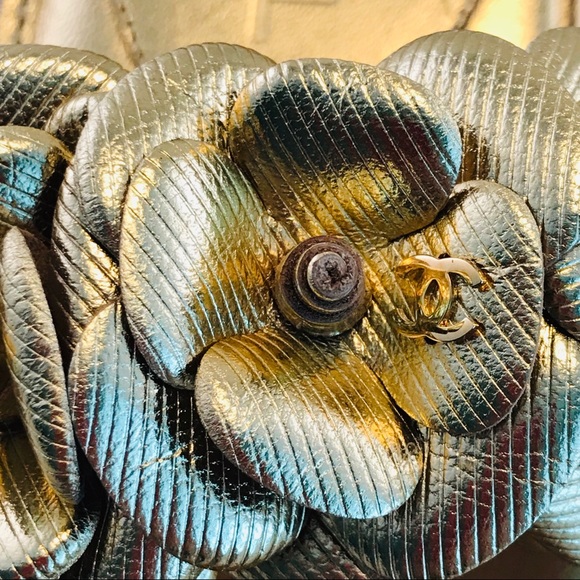 CHANEL Camellia Flower Toe Ring Thong Sandals Gold - Picture 2 of 8